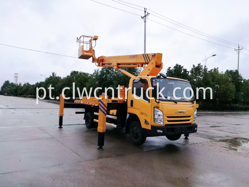 aerial lift bucket truck1